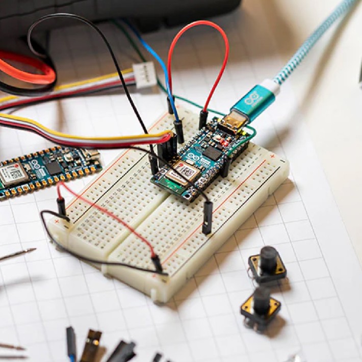 Arduino Nano ESP32 con connettori
