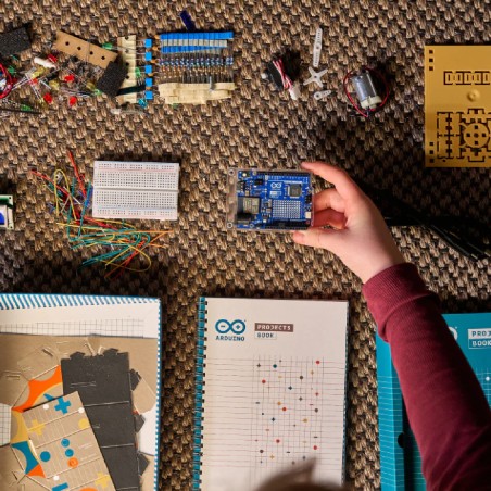 Kit Arduino Starter Kit R4 versione in inglese + Arduino Cloud