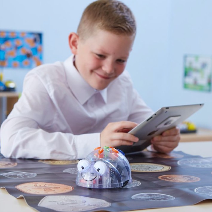 Blue-Bot: Il Robot Educativo con Nuove Funzioni e Connettività Bluetooth