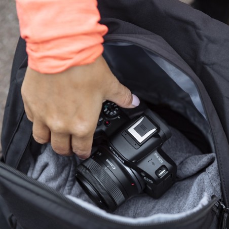 Canon EOS R50: Fotocamera Mirrorless APS-C con Obiettivo RF-S 18-45mm IS STM