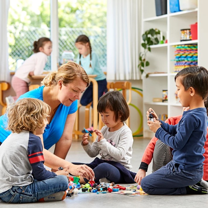 LEGO Education - Set per l'Apprendimento con 26 Personaggi DUPLO