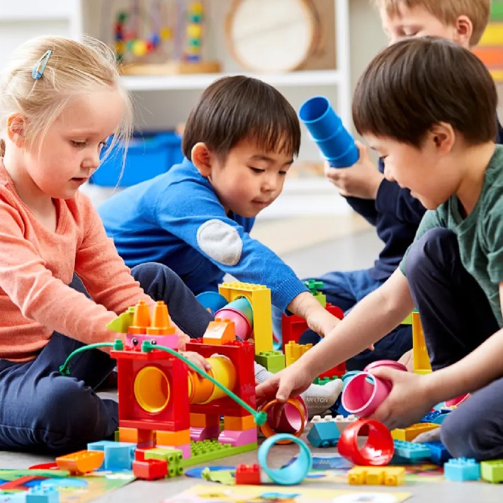 Set LEGO Education DUPLO con 150 elementi e schede guida per insegnanti